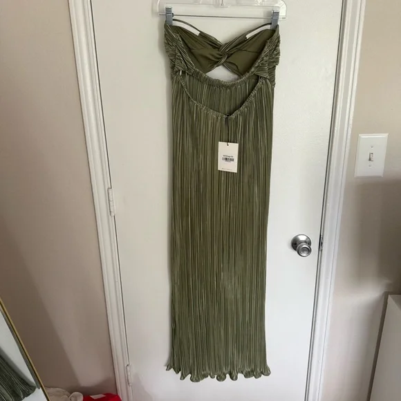 Hello Molly Olive Green Pleated Dress NWT - Picture 2 of 3